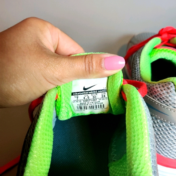 Women's neon colored Nike running/athletic shoes - Picture 4 of 4